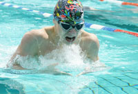 Blieb �ber 200m Brust unter 2:40 Minuten: Maximilian Reimann von der Warendorfer SU l�ste Tim Ostmeier (ST Bielefeld) in 2:39,51 Minuten als OWL-Meister ab.